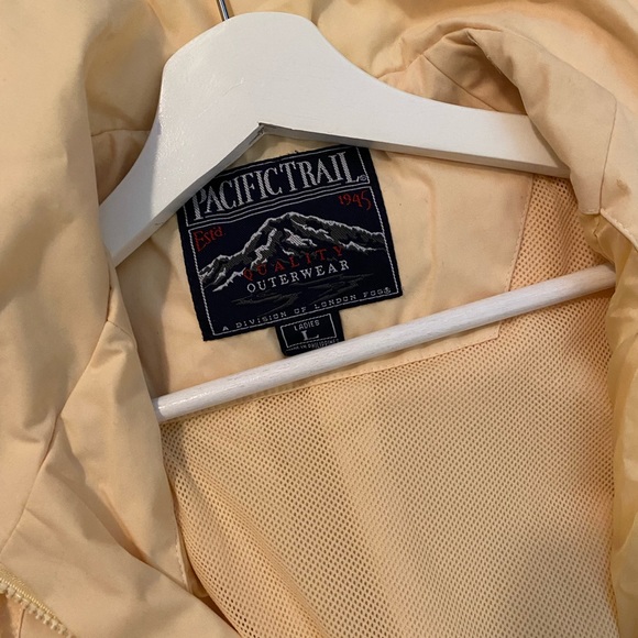 Pacific Trail Lightweight Coat - Picture 5 of 6